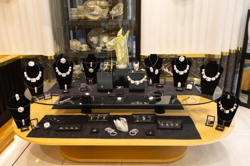 Style-defining porcelain – Herend jewelry