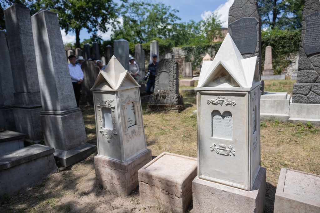 Inauguration of restored gravestones of Fischer family in Tata